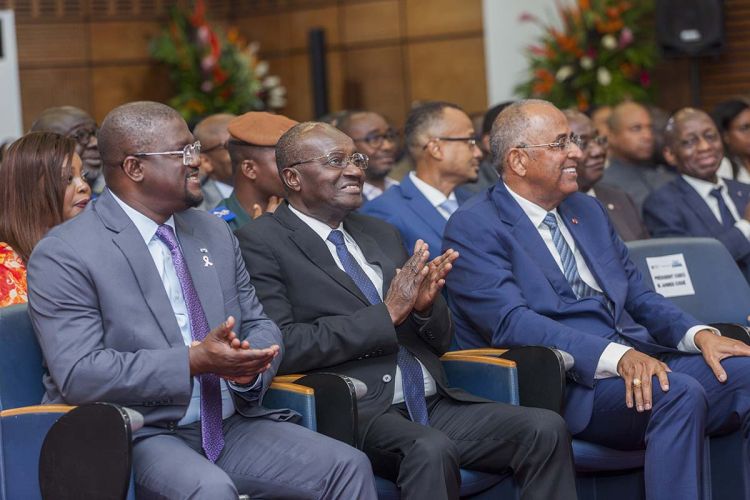 homme assis, contents